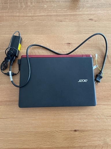 ACER N16Q7 ノートパソコン　赤