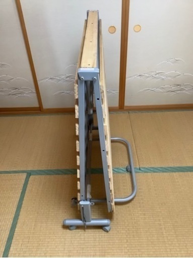 折り畳みベッド 1000円