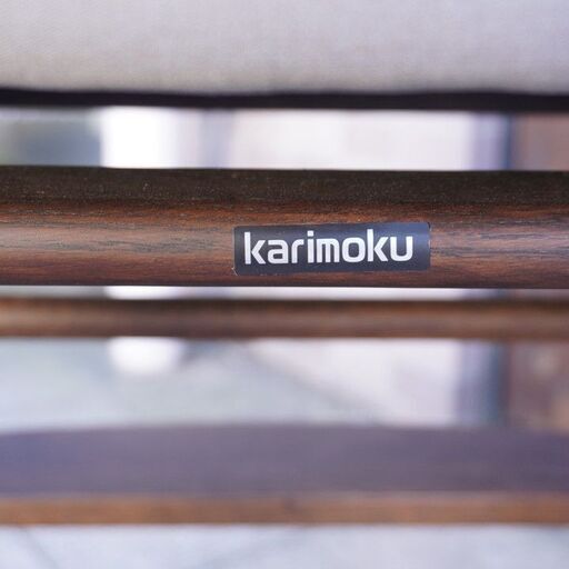 karimoku(カリモク)のデスクチェアーXT0901です。背もたれの高さと奥行が調整できるので、お子様の成長に合わせた学習椅子やダ