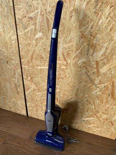 【Electrolux】エレクトロラックス  エルゴラピードリチウム プレミアム コードレス掃除機 掃除機 3in1 容量0.5L ZB3325B ネイビー.