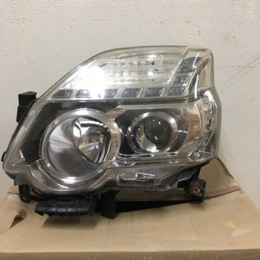 日産　エクストレイル　左側　ヘッドライト