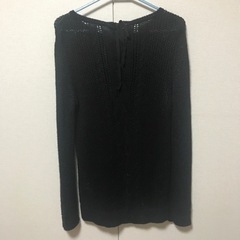 黒色 ニットの画像