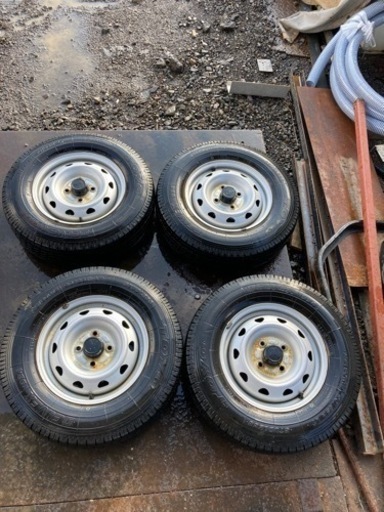 スタッドレスタイヤ　165/80R13