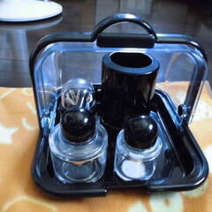 箸立て、醤油さし、調味料入れ、つまようじ入れの容器セット