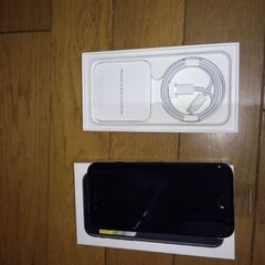 （値下げ）新品未使用　iPhone ＳＥ第2世代　64GB 黒 ＳＩＭフリー（メーカー保証あり）の画像
