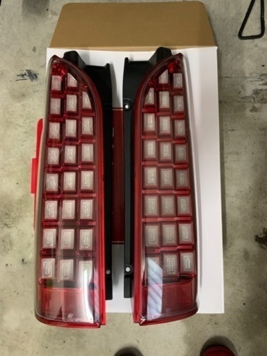 ハイエース２００系４型　ギブソン キューブテールランプ