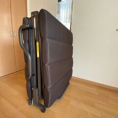 折りたたみベッドの画像