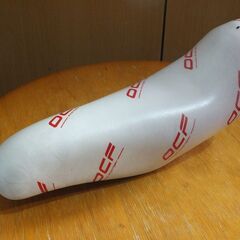ストライダーのカスタム品　サドル　イス。。。ひざ・ひじプロテクターは無料おまけの画像