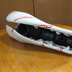 ストライダーのカスタム品　サドル　イス。。。ひざ・ひじプロテクターは無料おまけの画像