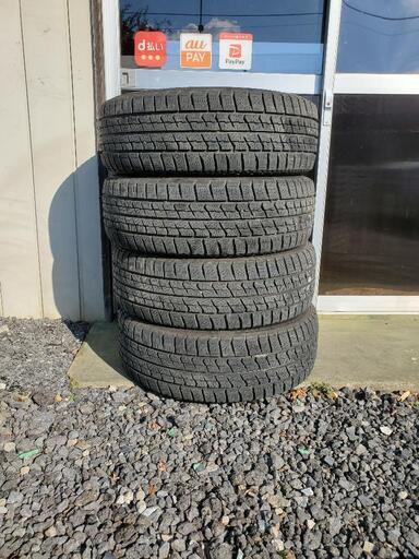 スタッドレスタイヤ　205/65R16