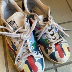 アディダス　スタンスミス　スニーカー
