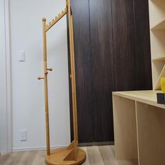 鏡(姿見ミラー)回転すると洋服掛けもあります