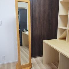 鏡(姿見ミラー)回転すると洋服掛けもありますの画像