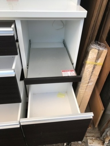 引き渡し決定！高級食器棚