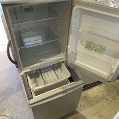 【北区】【リサイクルショップ】年始の大特価！！ SHARP シャープ 2ドア 冷蔵庫 137L SJ-14T-S 2011年製　の画像