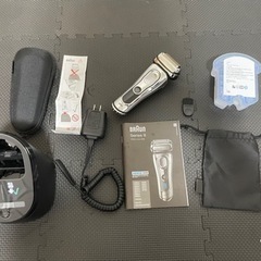 【値下げしました】【美品】ブラウン 電気シェーバーBRAUN S...