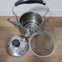 茶こし付きやかん　煮だしができる便利なものです。　取りに来られる方に差し上げます！　本日12/26（日）まで時間限定！ の画像