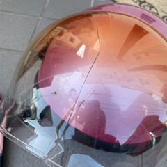 お話中　女性用ヘルメットと手袋