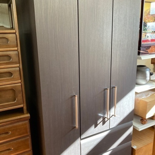 3枚扉ワードローブ入荷致しました！