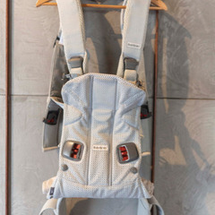 ベビービョルン 抱っこ紐　ONE KAI Airシルバー　メッシュ