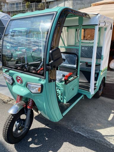 新車入荷の為在庫車値下げ！残り１台のみ＊側車付軽二輪登録で乗れる車検不要の三人乗りトゥクトゥクです