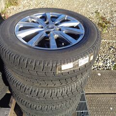 トーヨー195/65Ｒ15　　スタッドレスタイヤ　アルミ5穴