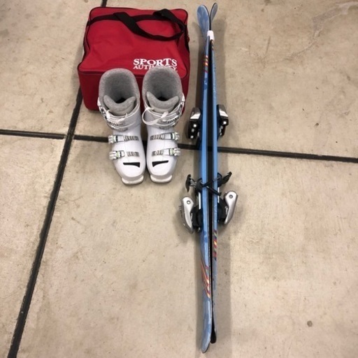 ②スキー板　水色128cm、靴23.0cm、ブーツケース