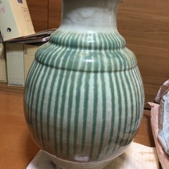 素敵な骨董の壺　高さ50cm、幅30cm