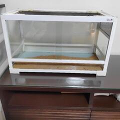 爬虫類用ケージ