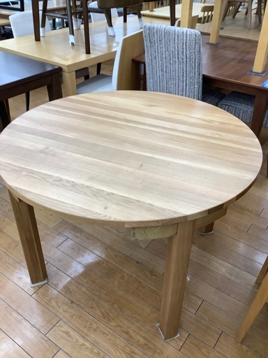 ダイニング5点セット　幅105cm 高さ 70cm 奥行105cm