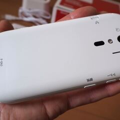 ドコモ らくらくスマートフォン F-04Jの画像