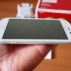 ドコモ らくらくスマートフォン F-04Jの画像