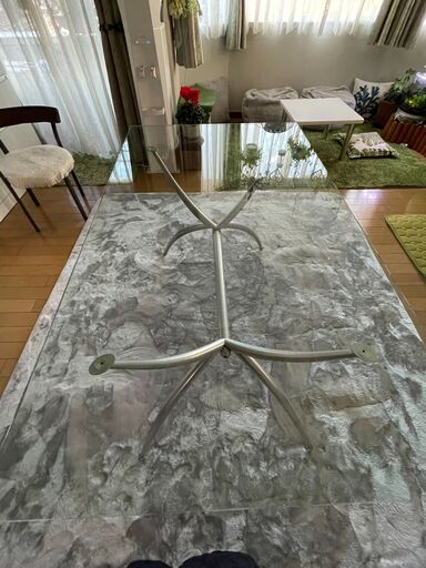 【譲ります】ガラストップのダイニングテーブル