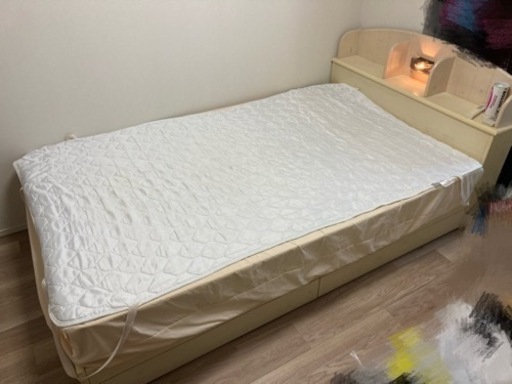 ベッド 収納引き出し付き，マットレス付き