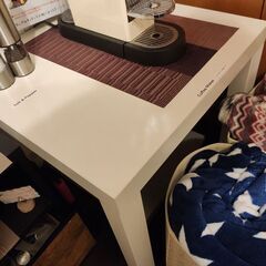 イケアのサイドテーブル