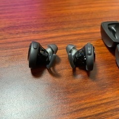 BOSE ワイヤレスイヤホン soundsport ブラックの画像
