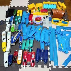 プラレール遊ばなくなったので、お使いいただける方を探しています。...