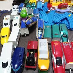 プラレール遊ばなくなったので、お使いいただける方を探しています。宜しくお願い致します。の画像