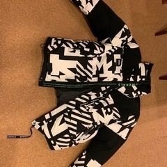 新品タグ付き❗️NUMERALS ダウンジャケットの画像
