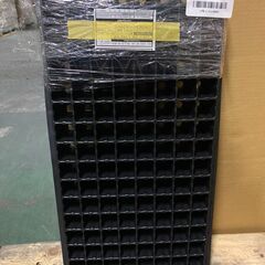 B389【100円でお譲り】プラグトレイ１２８穴手植用黒 Ｐ−１２８Ｈ