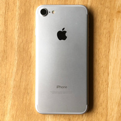 【美品】iPhone 7 SIMフリー 32GB シルバー おまけ付の画像