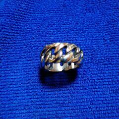 指輪シルバーではありませんの画像