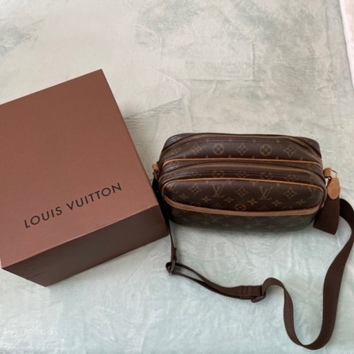 ?LOUIS VUITTONバック