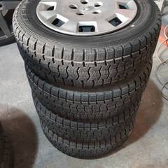 スタッドレス　4本セット　トヨタホイールキャップ付き