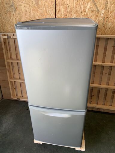 【Panasonic】 パナソニック ノンフロン冷凍冷蔵庫 冷蔵庫 容量138L 冷凍室44L 冷蔵室94 NR-B142W-S 2010年製
