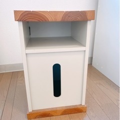 コンセント•ルーター収納　カントリー調の画像