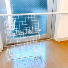白 スチールラックの画像