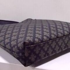 PATRICK COX 総柄 ショルダーバッグ マチなし PVCレザー ブラウン系 パトリックコックス 札幌市東区 新道東店の画像