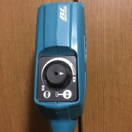 マキタ 充電式草刈機 MUR143UD