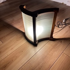 おしゃれな木製間接照明　かなり重厚な作りです。